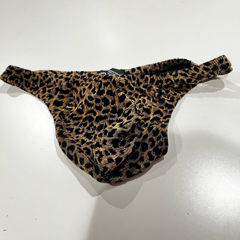 Intimo Leopard Print Thong